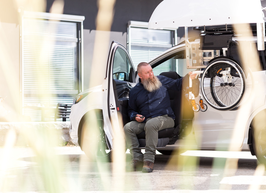 Carica carrozzina da tetto