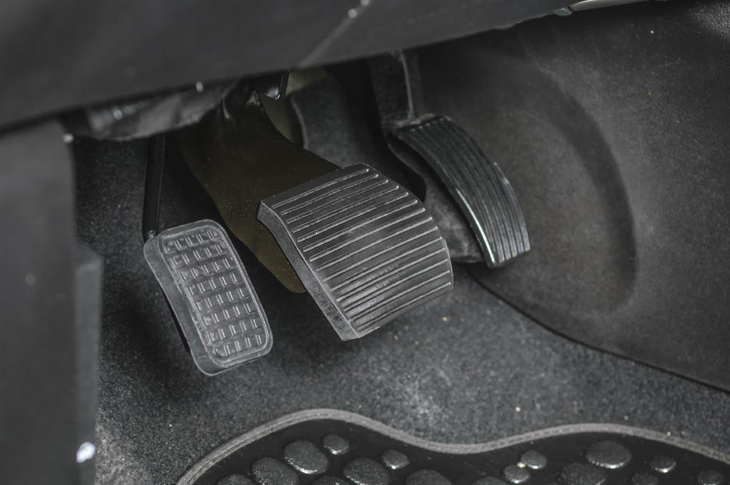 Acceleratore invertito a sinistra elettronico