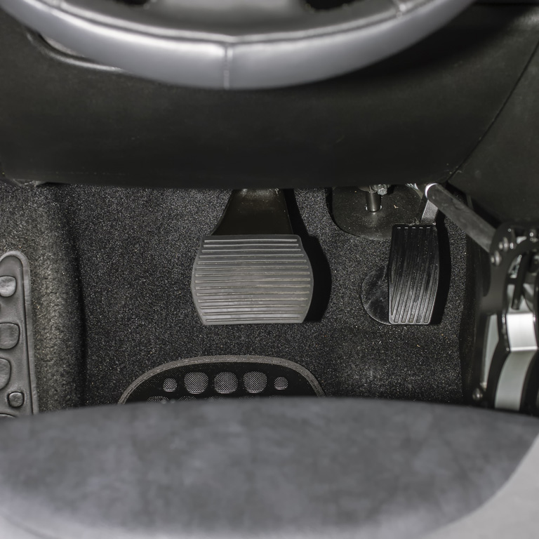 Acceleratore invertito a sinistra elettronico