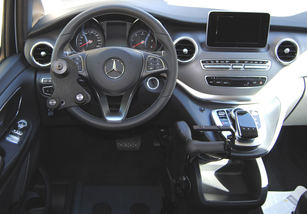 Monoleva acceleratore e freno con impugnature contenitive