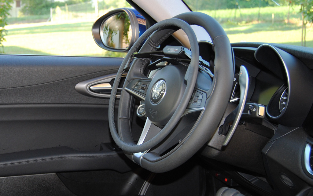 Acceleratore a cerchio sopra-volante