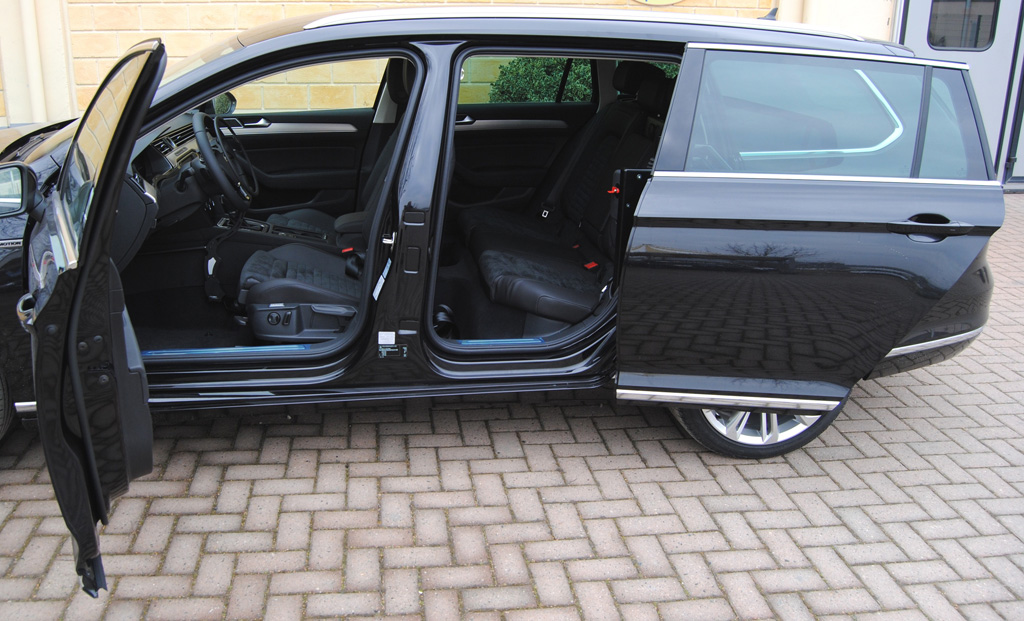 Porta posteriore rototraslante