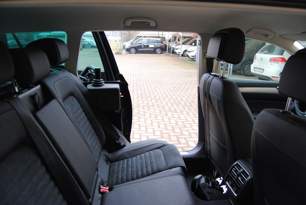 Porta posteriore rototraslante