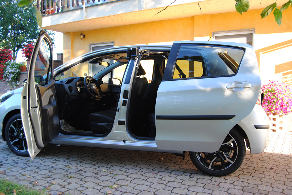 Porta posteriore rototraslante