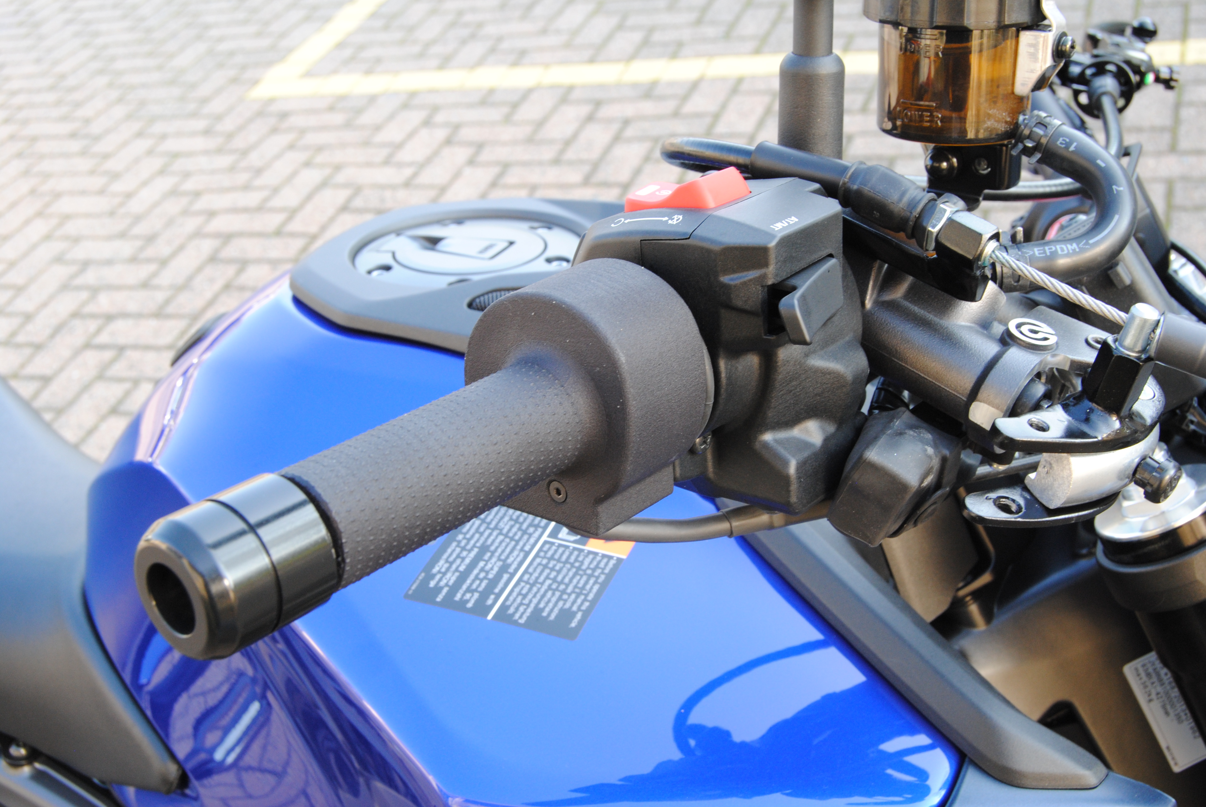 Spostamento acceleratore a sinistra