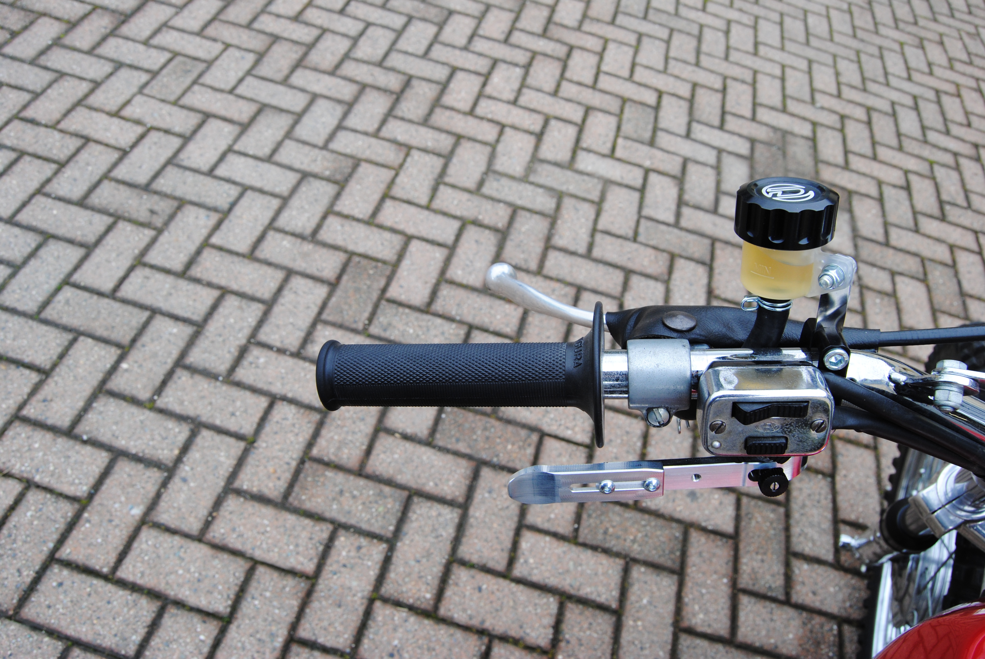 Freno posteriore a pollice