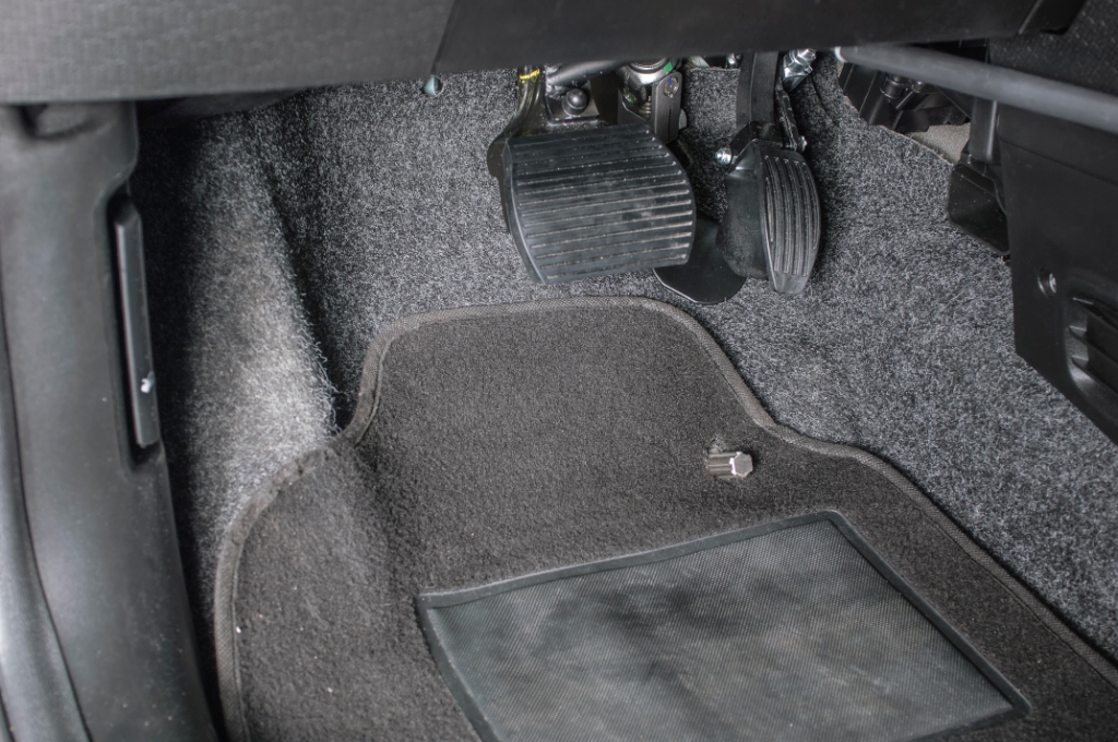 Acceleratore invertito a sinistra meccanico