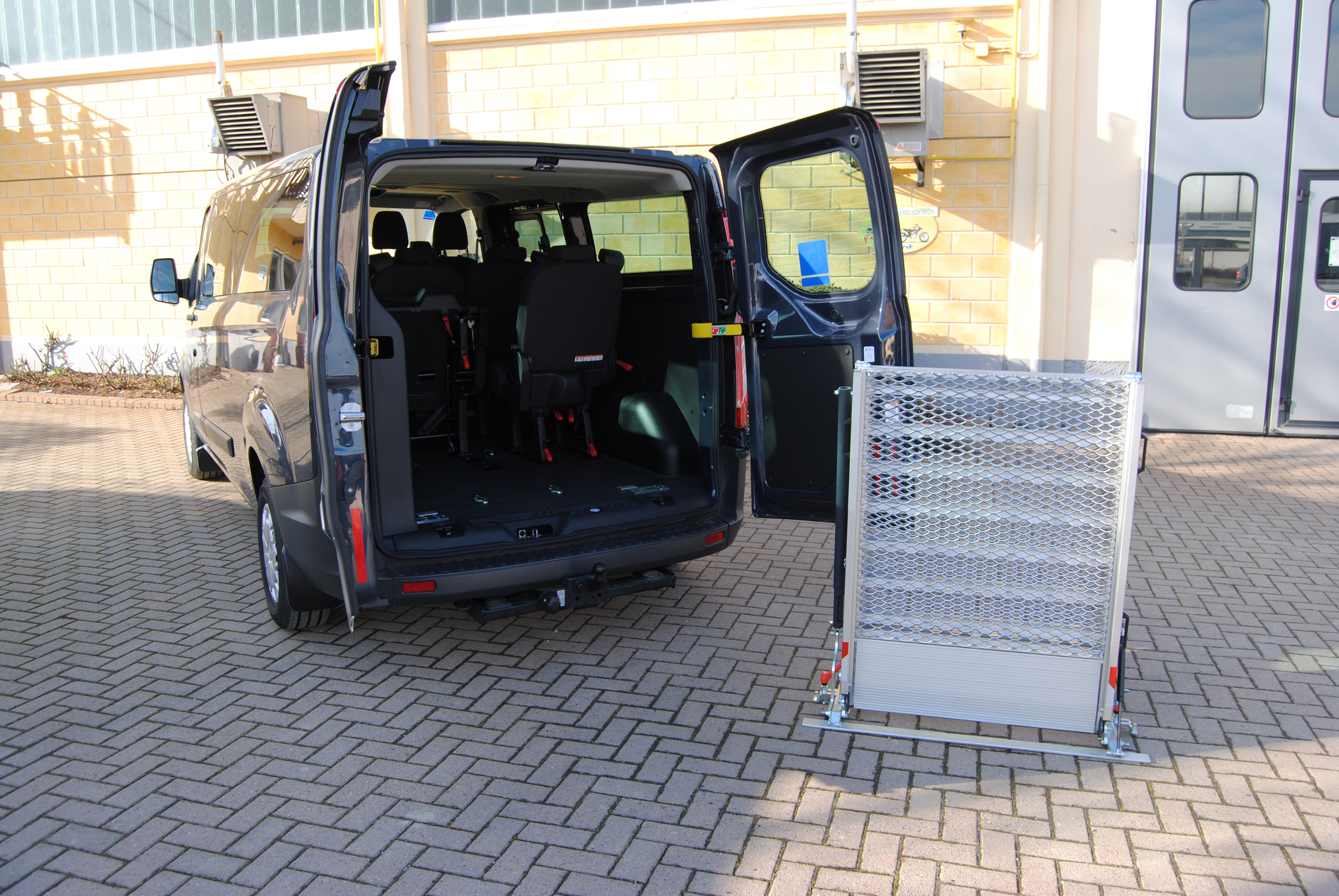 Trasporto collettivo con sollevatori automatici o rampe servoassistite