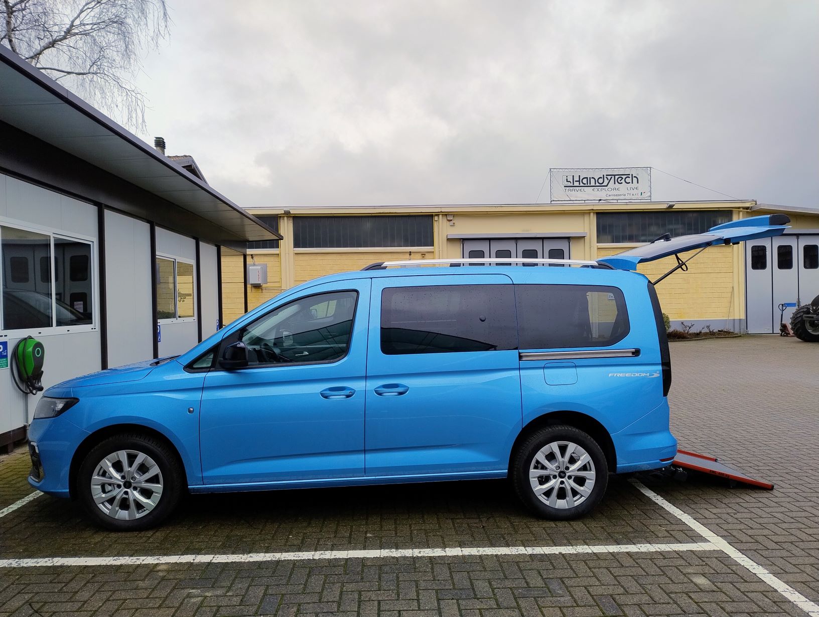 NUOVO FORD CONNECT FREEDOM P.LUNGO P.CONSEGNA